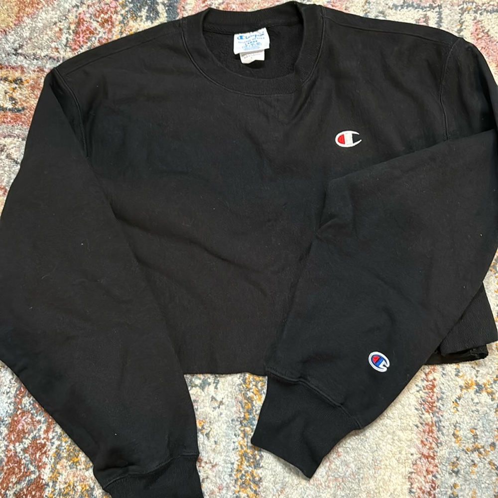 Black women’s cropped champion sweatshirt